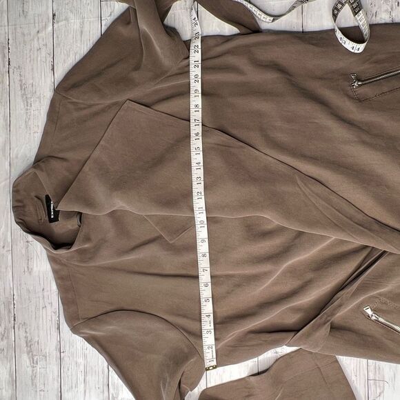 Express Belted Flyaway Soft Trench coat in a Brown XL - Picture 7 of 8